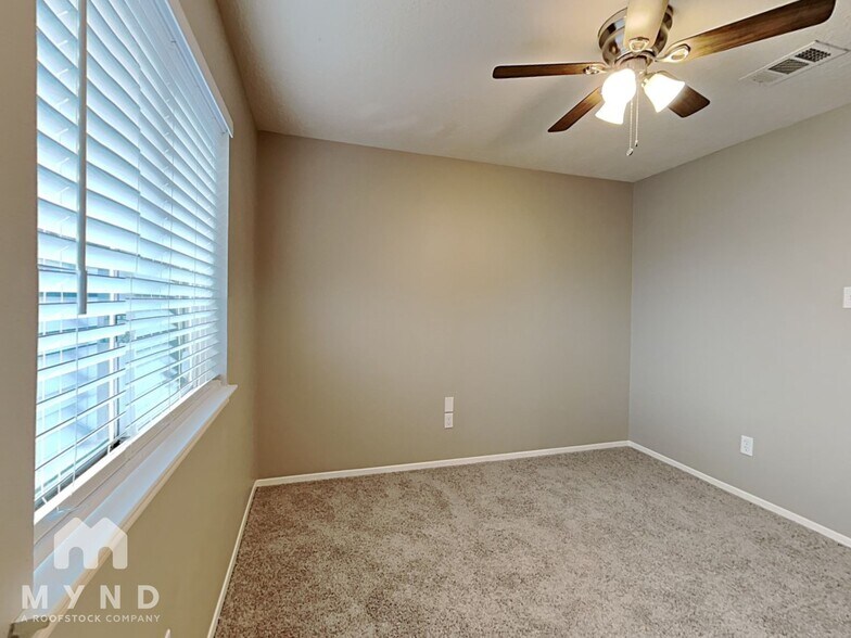 Building Photo - 3006 Avanti Ct