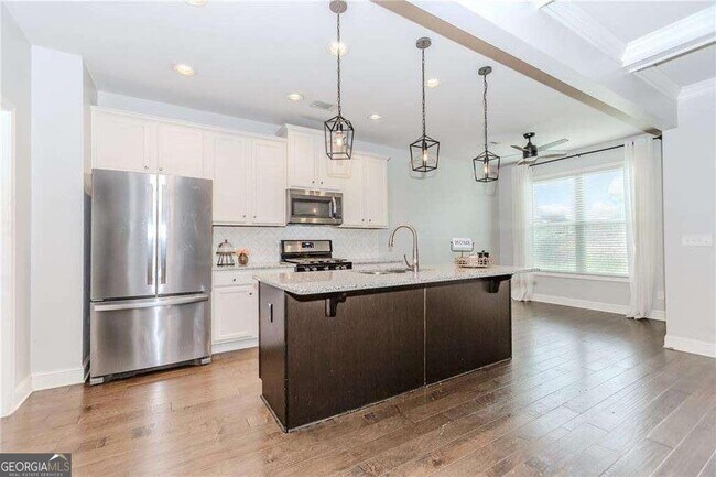 Building Photo - 5940 Park Bend Ave