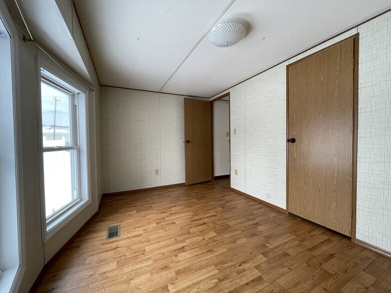 Building Photo - 7323 Academy St