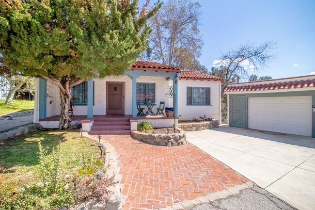 Primary Photo - 1454 Pacific St
