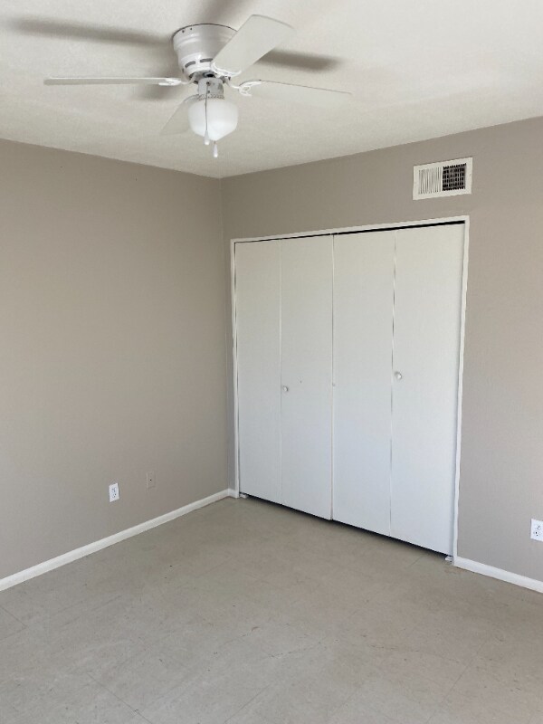 Building Photo - 403 E Quail Ave