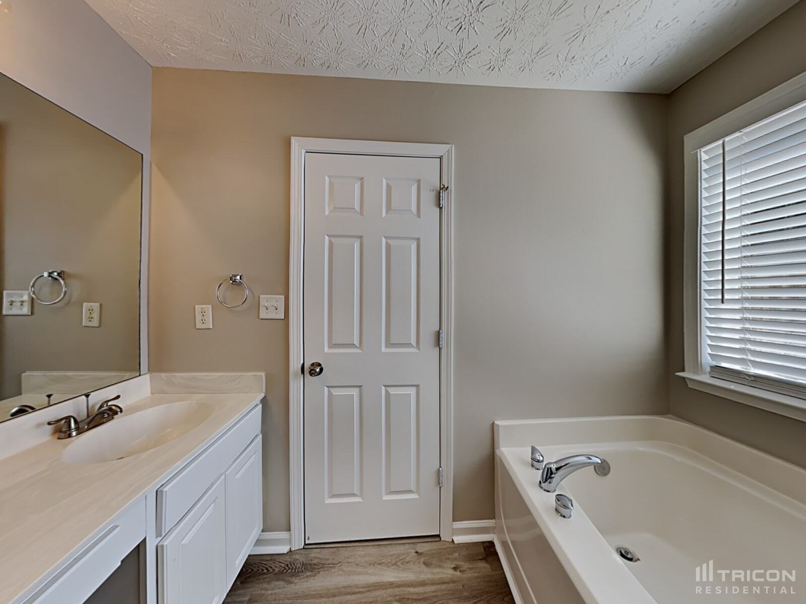 Building Photo - 3337 Coach House Ct