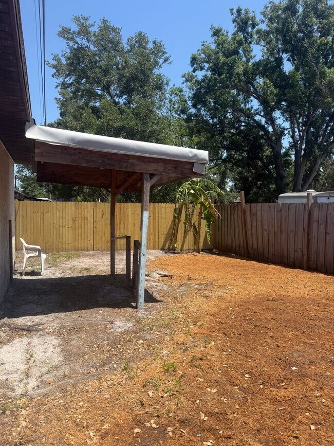 Building Photo - 3 bedroom 2 bath duplex