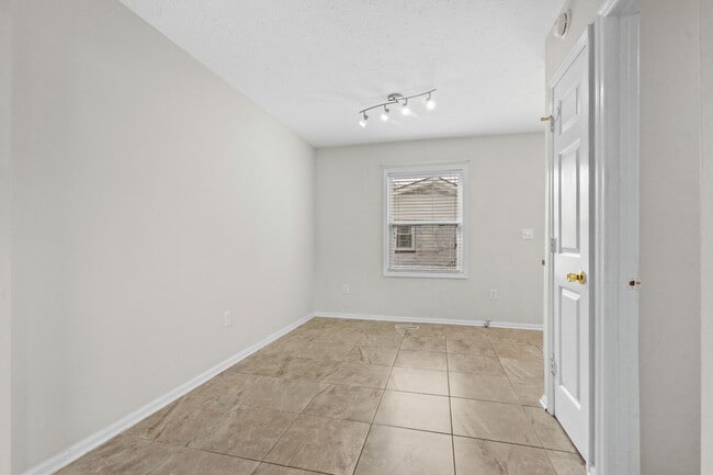 Building Photo - Rent Special if Sign a Lease now or in Feb!! 8 Blocks to the Beach!!