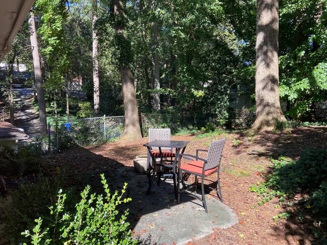 Building Photo - 1805 Piedmont Way NE