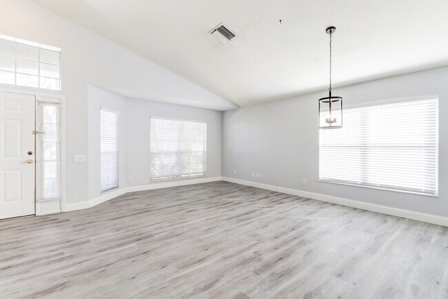 Building Photo - 29806 Morningmist Dr