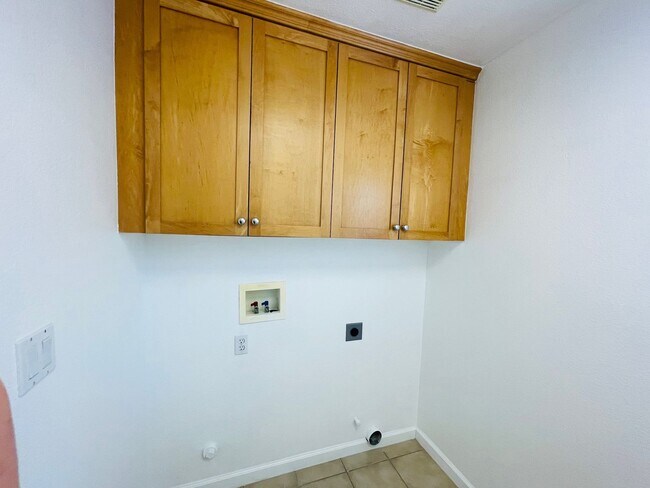 Building Photo - 4285 Bromley Ct