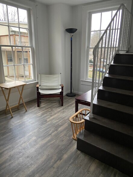 Building Photo - 146 E State St