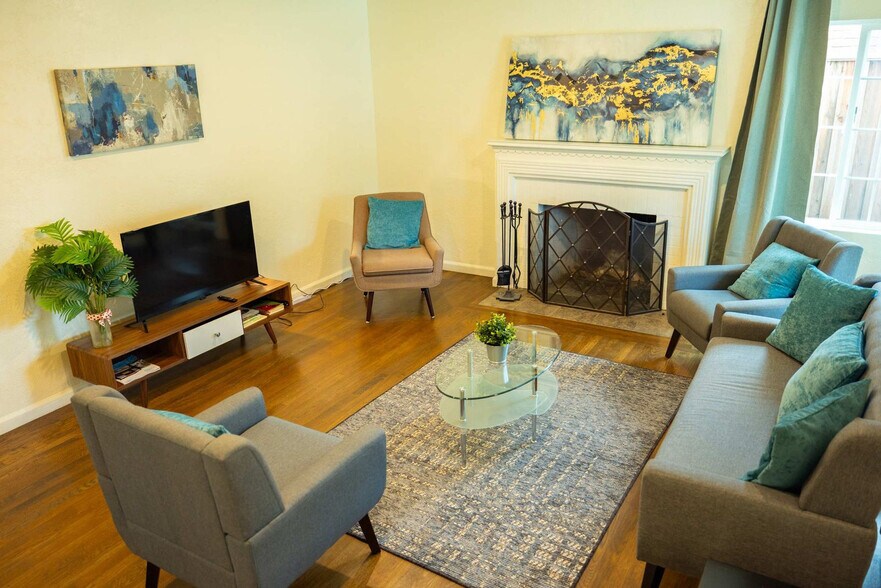 Building Photo - 240 E Hedding St