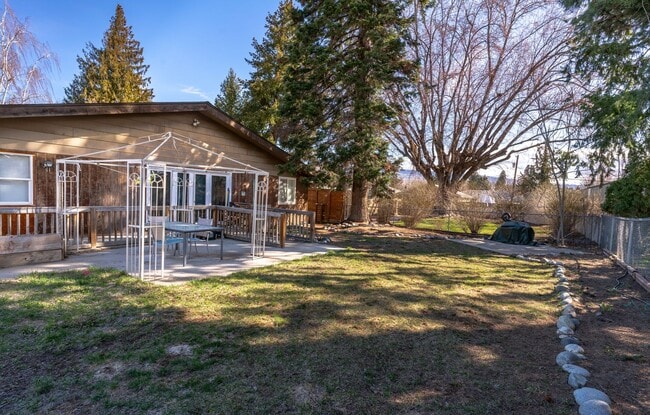 Building Photo - 6 Bed 3 Bath Accessible Rambler