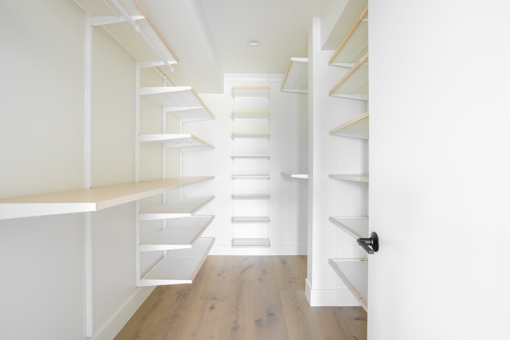 Building Photo - 456 N Poinsettia Pl