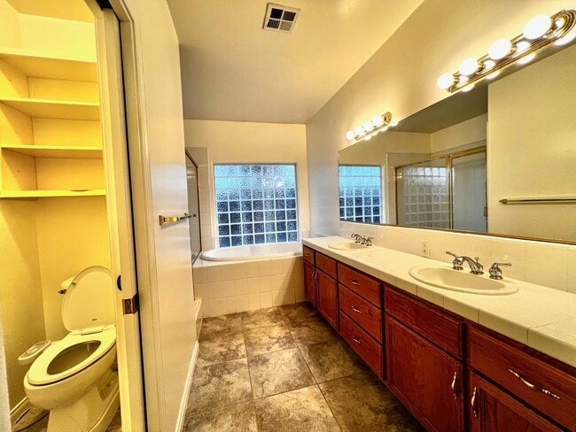 Building Photo - 11116 Southwales Ct