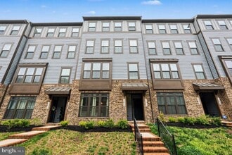 Building Photo - 17414 Southern Shrs Dr