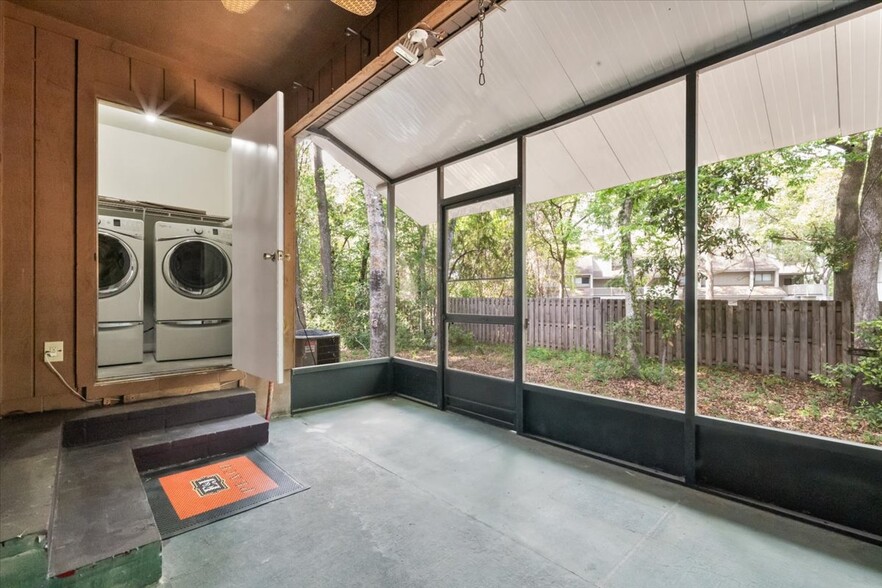 Building Photo - 5864 SW 8th Pl