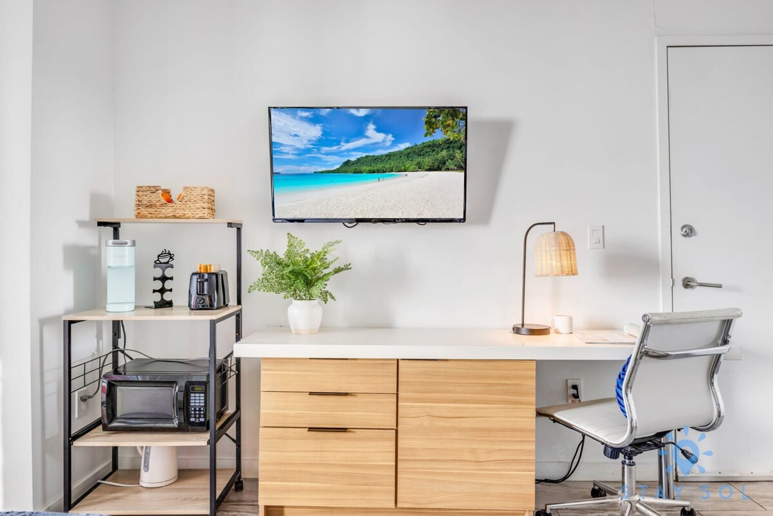 Building Photo - 2602 E Hallandale Beach Blvd