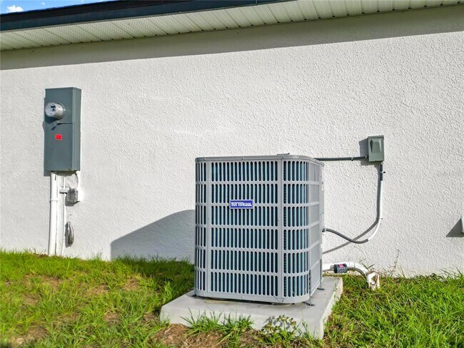 Building Photo - 527 Marion Oaks Ln