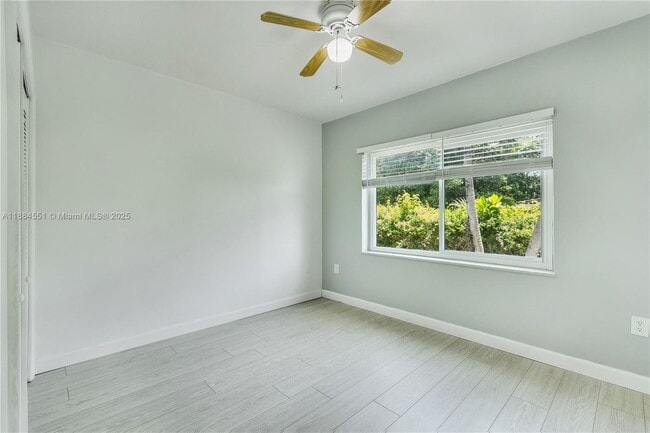 Building Photo - 5900 SW 44th Terrace