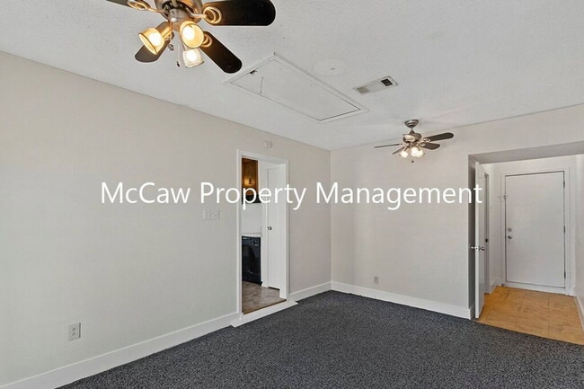 Building Photo - 2600 Bluebird Ln