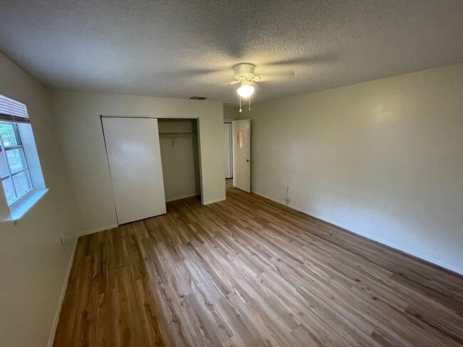 Building Photo - 5602 Montana Ave