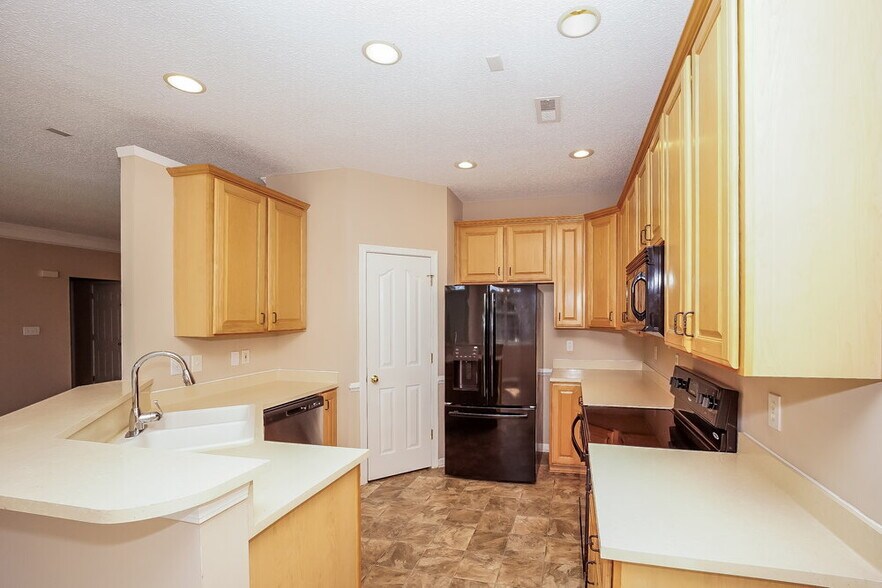 Building Photo - 12330 Summer Creek Ln