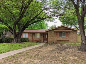 Building Photo - 2121 Travis Dr