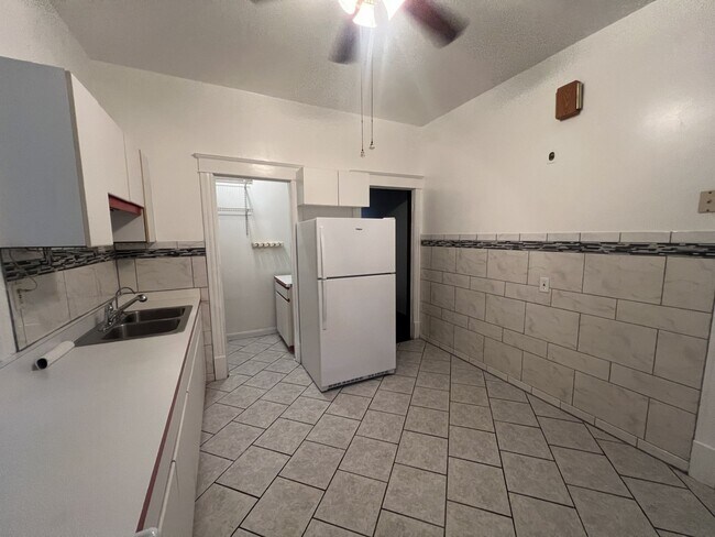 Building Photo - 3545 N Sheffield Ave