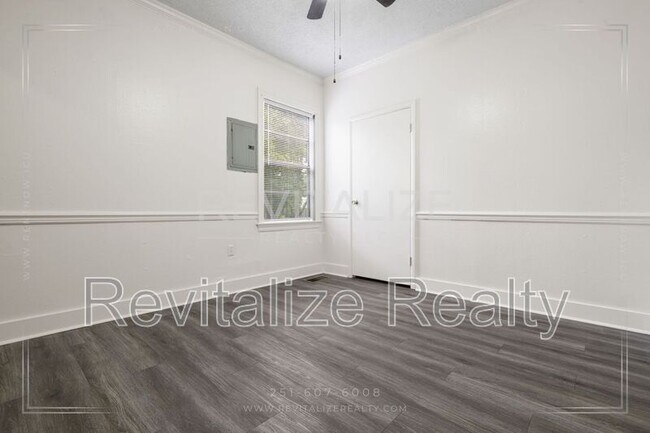 Building Photo - 202 1st St