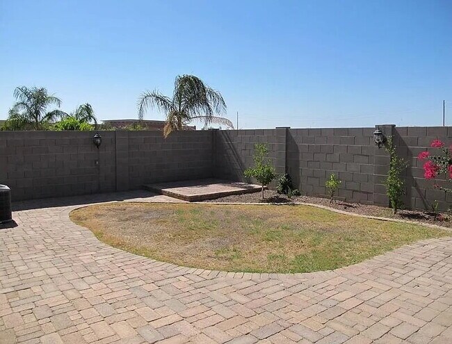 Building Photo - SPACIOUS 4-BEDROOM HOME IN PEORIA CUL-DE-SAC