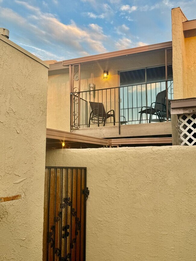 Building Photo - Beautifully 4-bedroom, 2.5-bathroom Condo—ready and waiting for you!