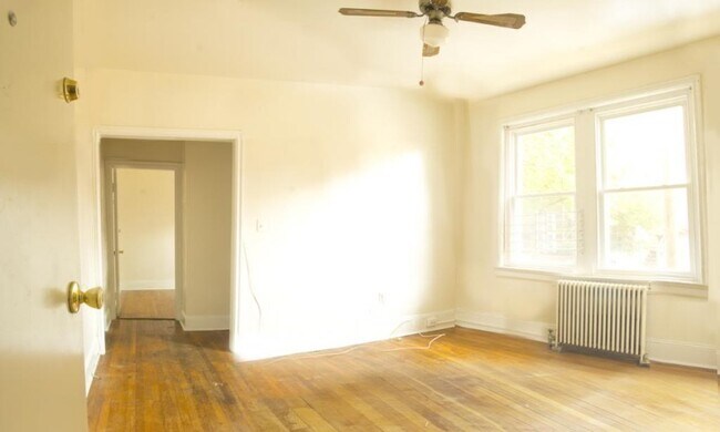 Building Photo - 205 N Plum St