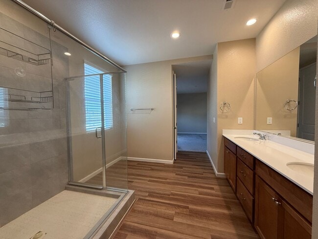 Building Photo - Experience refined living in this beautifully appointed 4-bedroom + den, 3-bath executive residence.