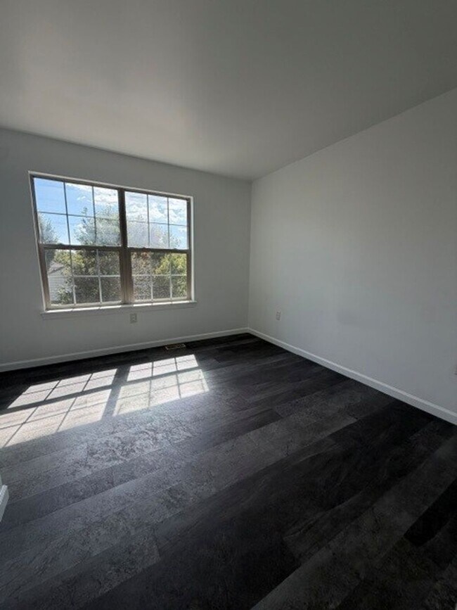 Building Photo - 4 Southbrook Dr