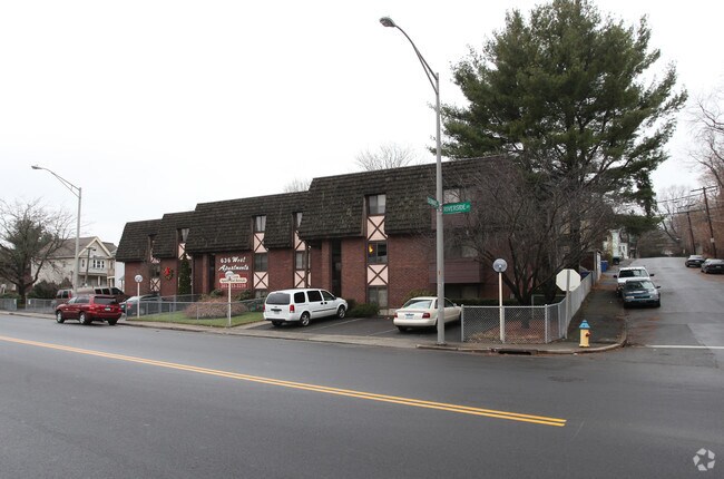 Building Photo - West Apartments