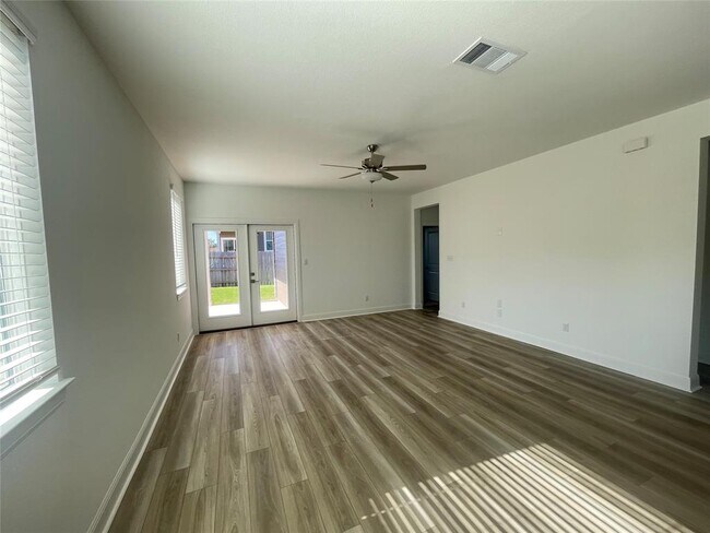 Building Photo - 544 Bauer Lp