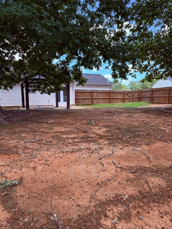 Building Photo - 600 Uneeda Ct
