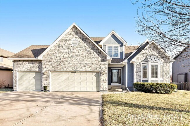 Primary Photo - 1113 SW Blazing Star Dr