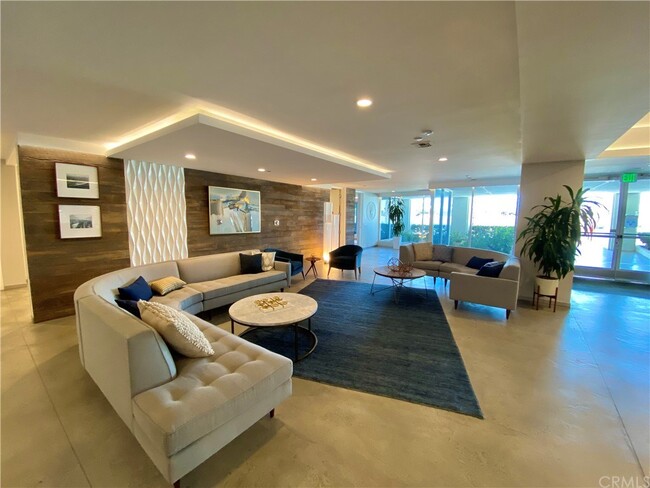 Building Photo - 525 E Seaside Way