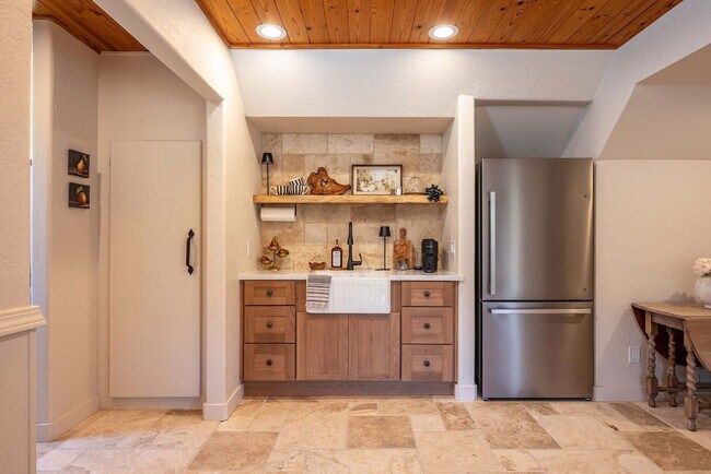 Building Photo - 43620 Washburn Dr