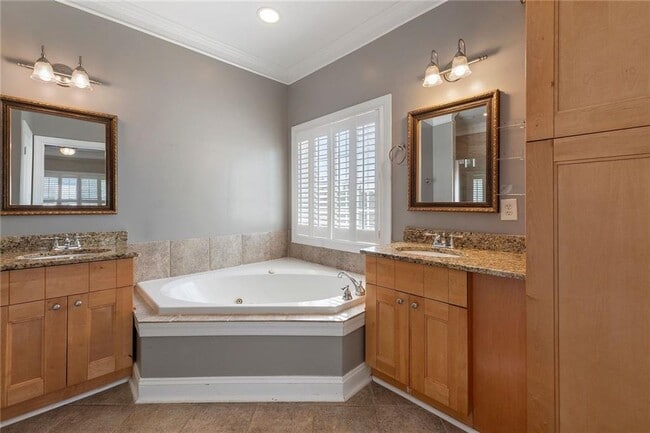 Building Photo - 267 Carlyle Park Dr