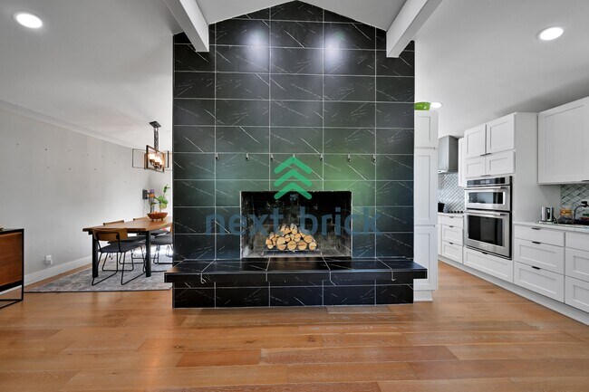 Building Photo - "Spacious 4-Bedroom Retreat with 3 Baths in the Heart of Kirkland – 2,480 Sq. Ft. of Pure Comfort!"