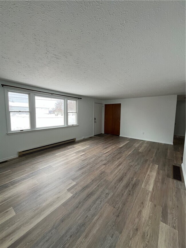 Building Photo - 7026 Lake Ave