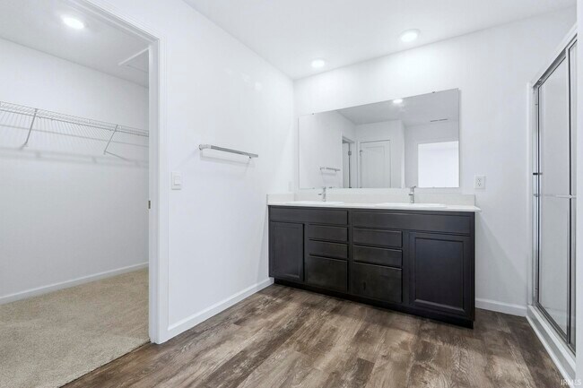 Building Photo - 4152 Bradley Dr