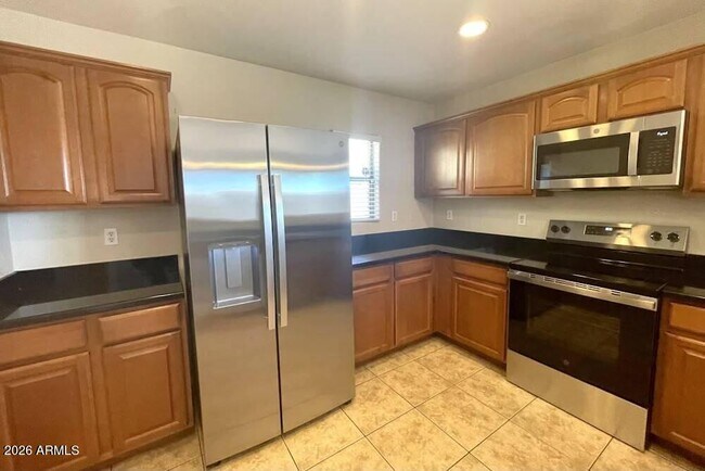 Building Photo - 7811 S 63rd Dr