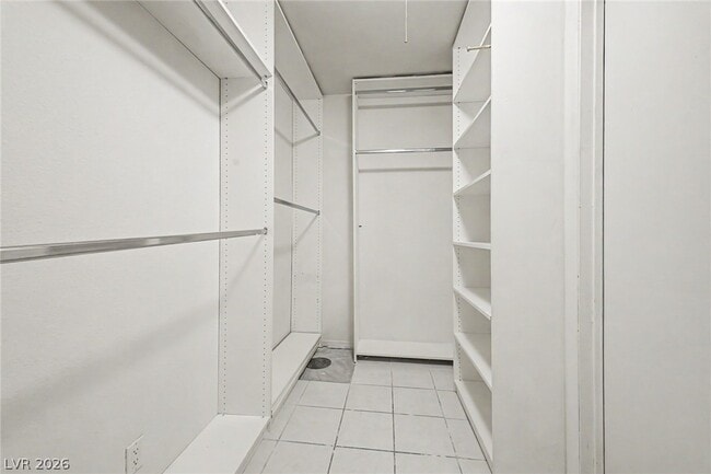 Building Photo - 3145 Bel Air Dr