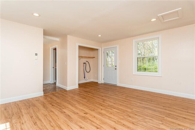 Building Photo - 502 Stearns St