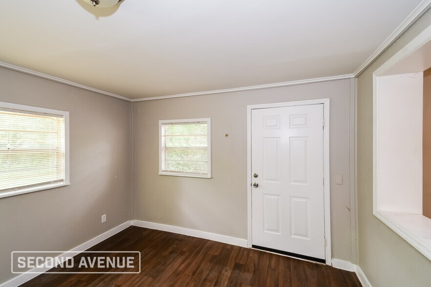 Building Photo - 1544 Breton Rd