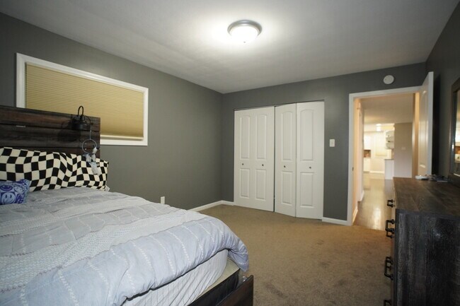 Building Photo - 6092 Cleveland St