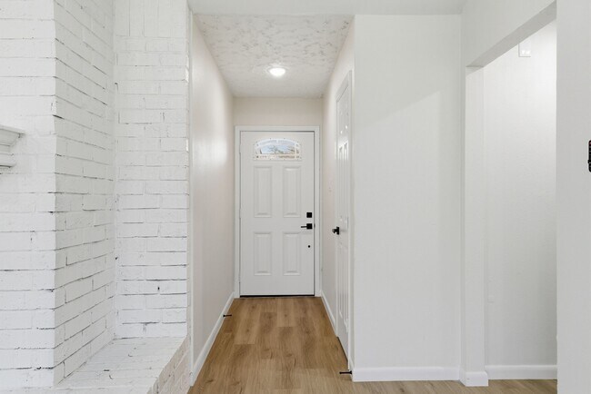 Building Photo - 7310 Sonnet Glen Ln