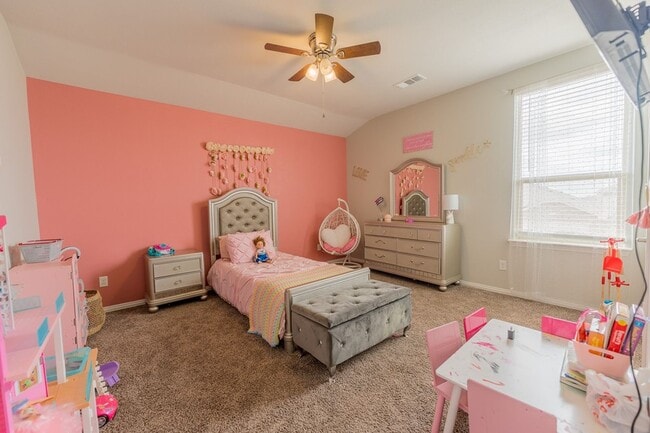 Building Photo - 6825 Jamestown St