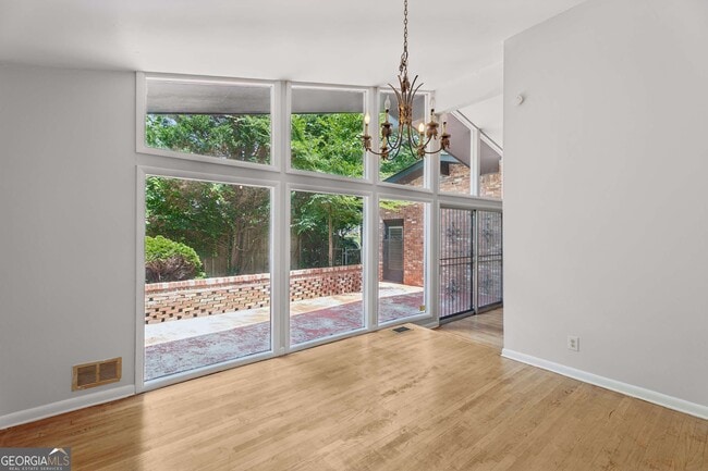Building Photo - 3543 Cloudland Dr